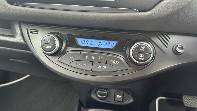 Toyota Yaris 1.5 Hybrid Icon Tech 5dr CVT Hybrid Hatchback